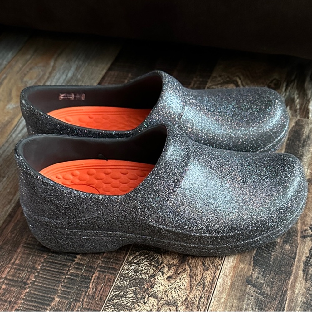 CROCS LiteRide Glittery Black Nursing Shoes
